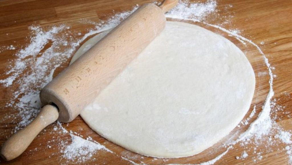 Cómo hacer una pizza con forma de corazón con los ingredientes que más te gusten 9 Prepara tu propia masa casera