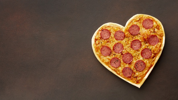 Cómo hacer una pizza con forma de corazón con los ingredientes que más te gusten 6 Una pizza de corazón hecha toda en casa