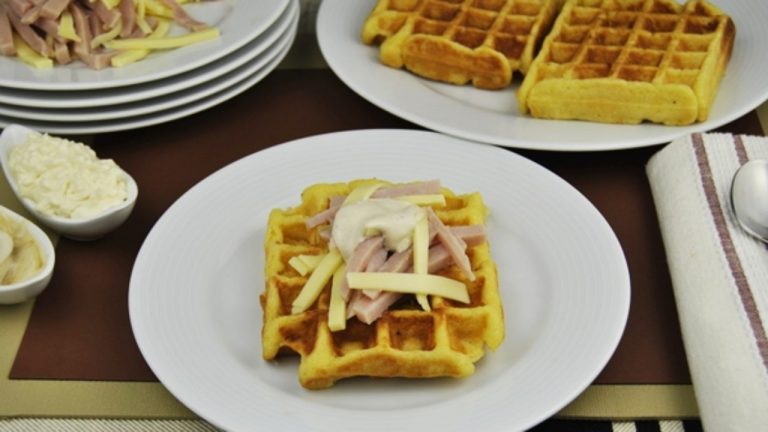 Cómo hacer unos gofres salados con patatas