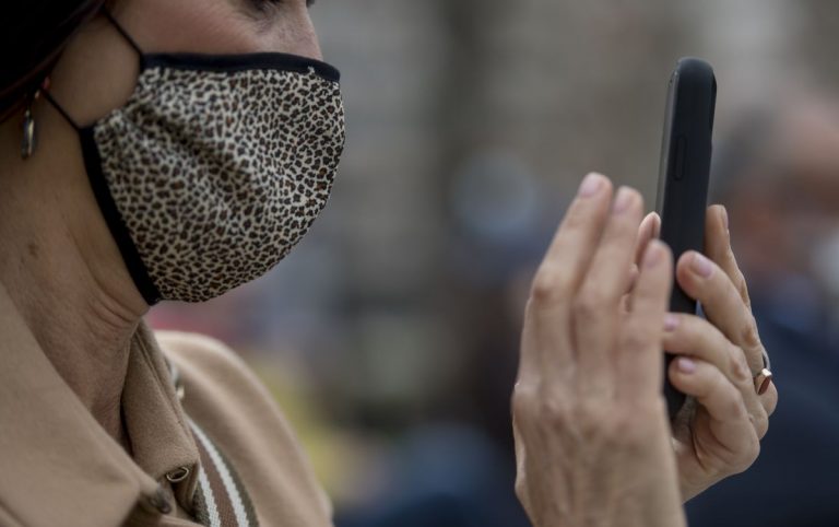 Cómo mejorar el ajuste de una mascarilla (sea cual sea)