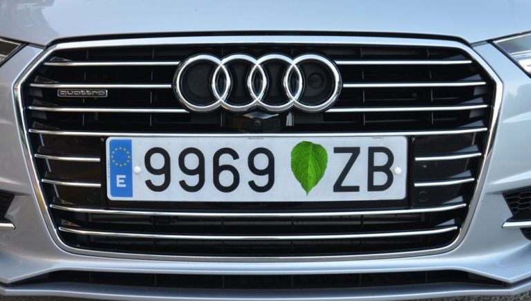 Cómo personalizar tus matrículas sin que la DGT te cruja a multas