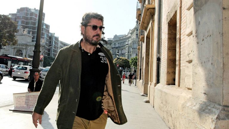 Cristóbal Páez, recibe el alta hospitalaria tras ser ingresado por neumonía