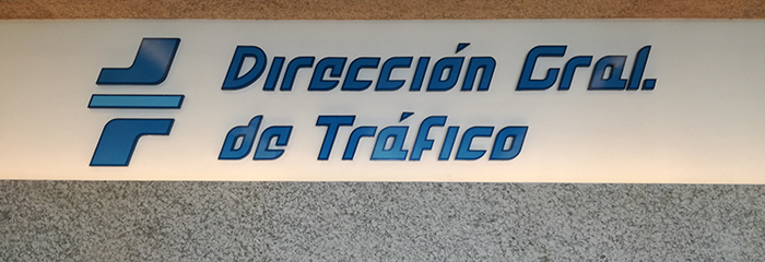 DGT: Por qué deberías llevar un extintor en el coche si no quieres una multa