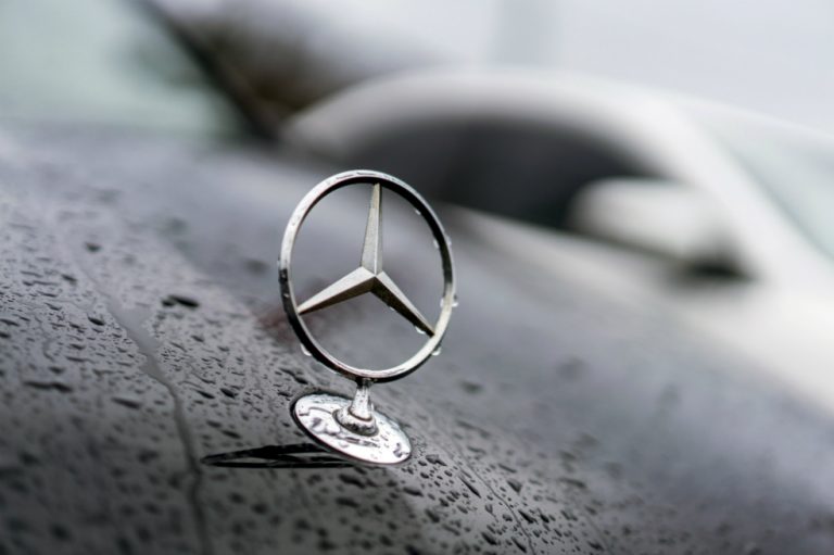Daimler planea una escisión de su división de camiones y establecer dos empresas independientes
