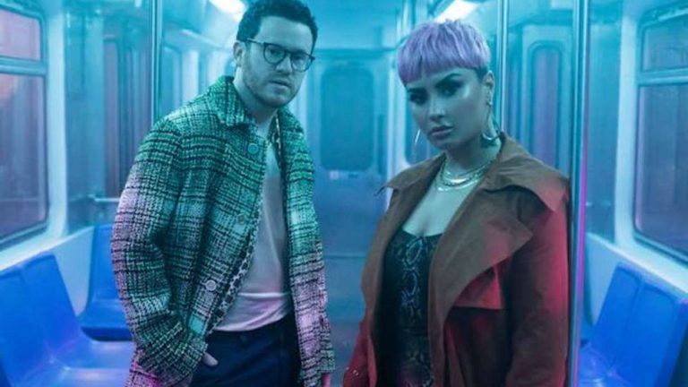 Demi Lovato con Sam Fischer en 'What other people say'