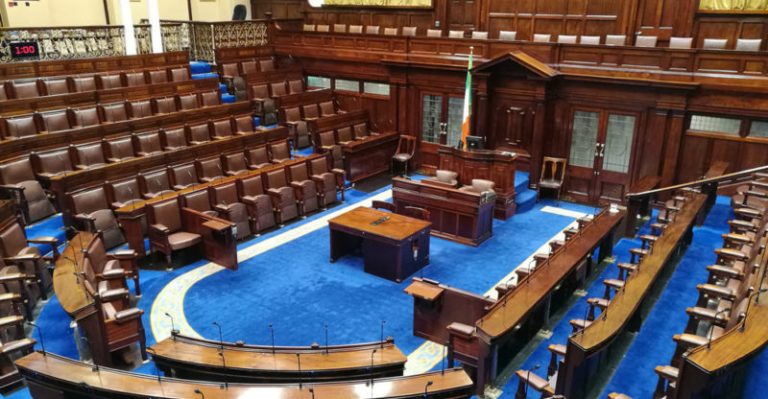 El Ejecutivo cree que el indulto entra en vías de normalidad y advierte que será el Tribunal Constitucional quien decida