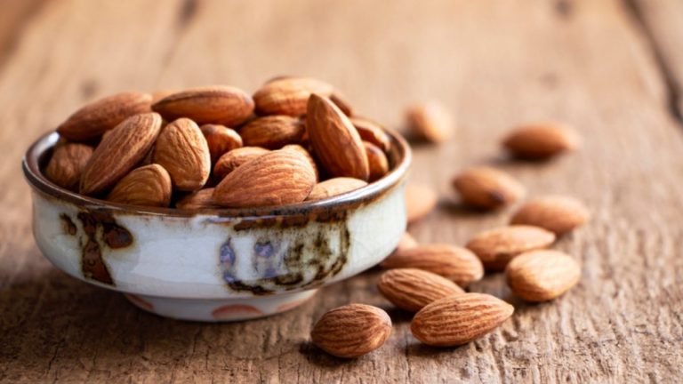 El aperitivo más saludable: almendras fritas en microondas. ¡Así se hacen!