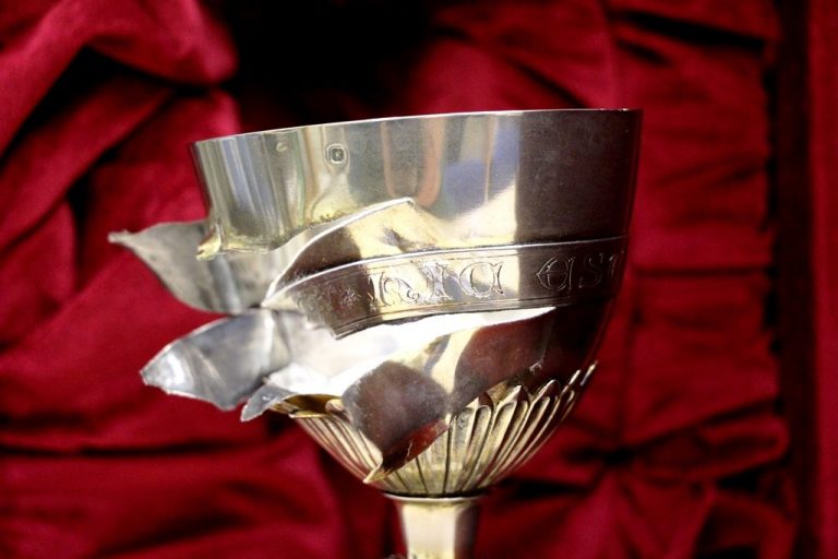 El cáliz profanado de Iraq recorre la Diócesis de Cartagena (Murcia)