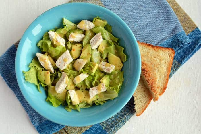 Ensalada keto con pollo y aguacate, un plato nutritivo 109 Ingredientes para ensalada keto con pollo y aguacate