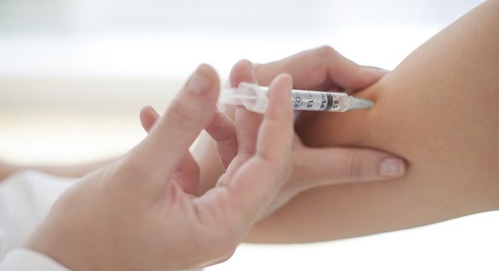 Cómo superar el miedo a las agujas 5 Habla para distraerte