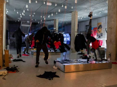 Hasél rechaza condenar los asaltos a comercios