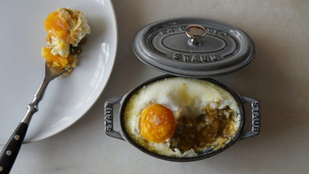 Huevos al horno: la receta saludable para disfrutar del huevo en tu dieta 5 ¿Cuáles son los pasos para preparar el huevo al horno con jamón?