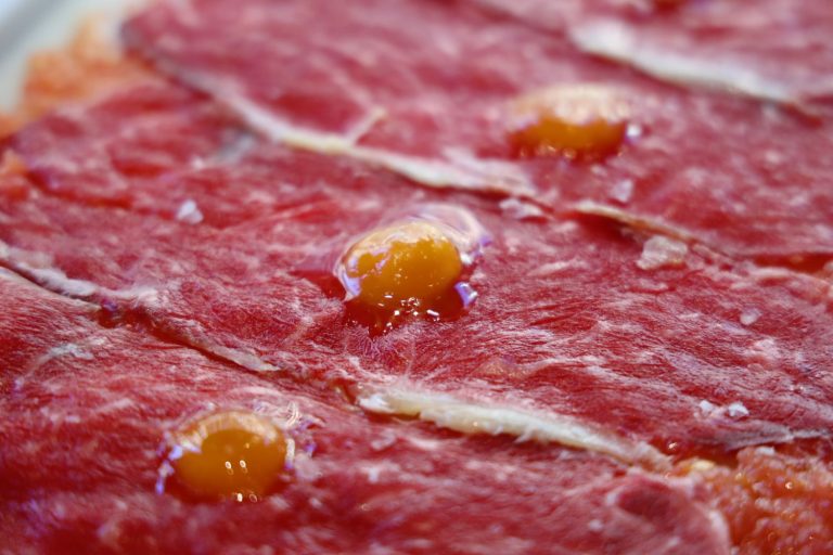 Carpaccio de ternera al vino tinto: la receta fácil y fría que necesitas para el calor
