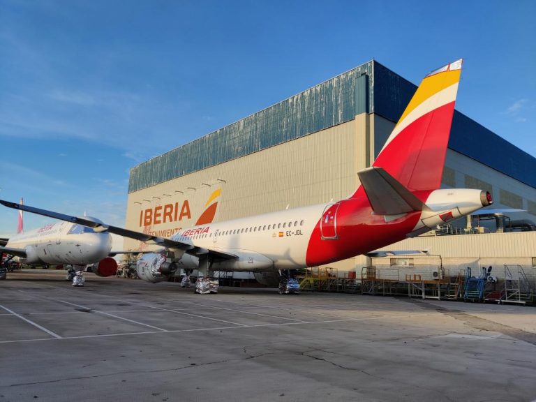 Iberia presenta a Almeida su proyecto para reconvertir La Muñoza en un polo aeronáutico industrial