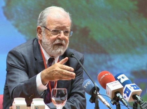 Juan Carlos Rodríguez Ibarra Rodríguez Ibarra pide un referéndum en el PSOE para tratar el tema de los indultos