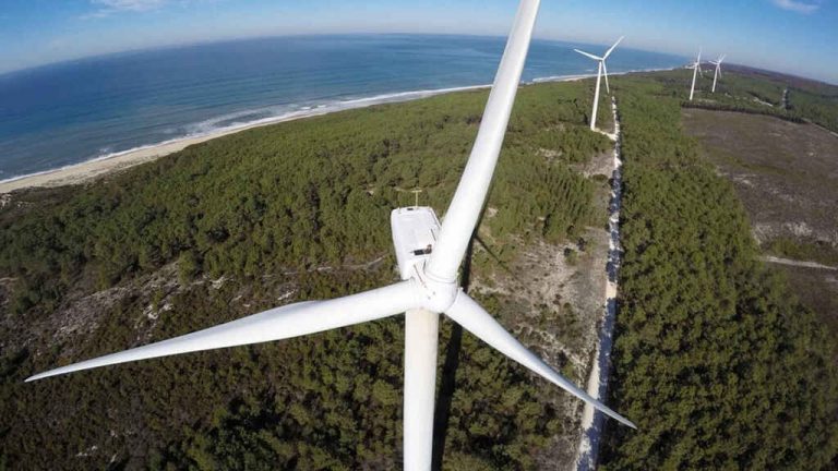 La potencia eólica instalada sube casi un 7% en 2020, hasta los 27.446 MW