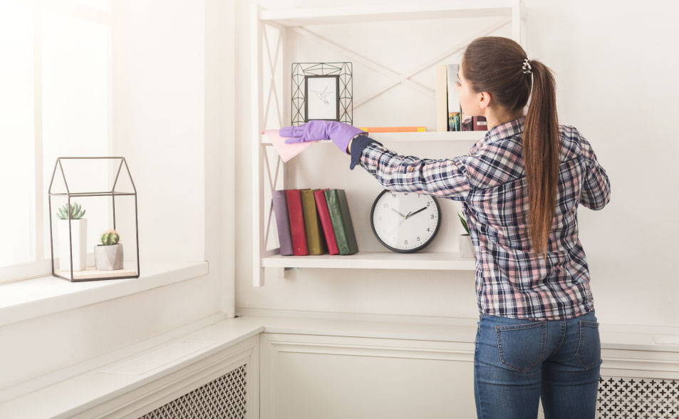 Cómo eliminar el polvo en casa 6 Limpia el polvo desde arriba hasta abajo