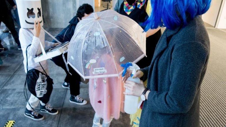 Los brotes en colegios apenas descienden en la última semana