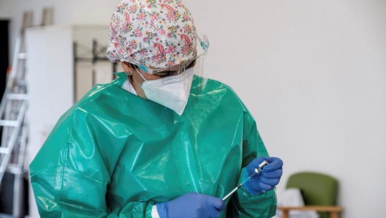 Los contagios bajan un 40% en Murcia pero el riesgo sigue siendo extremo