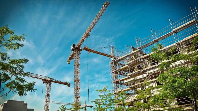 Alarma en el ladrillo: las subastas desiertas en la construcción del Estado se disparan