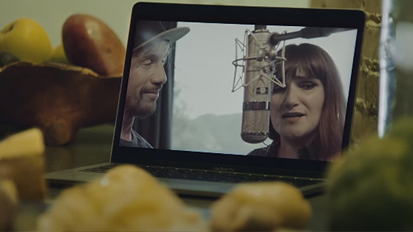 Macaco y Rozalén juntos en 'La Distancia (Un Nuevo Significado)' 2 Macaco Rozalén La Distancia (Un Nuevo Significado)