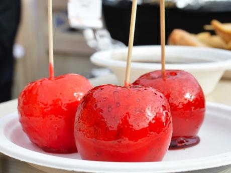 Manzana caramelizada en casa: la receta para que te salga perfecta 5 Ingredientes: