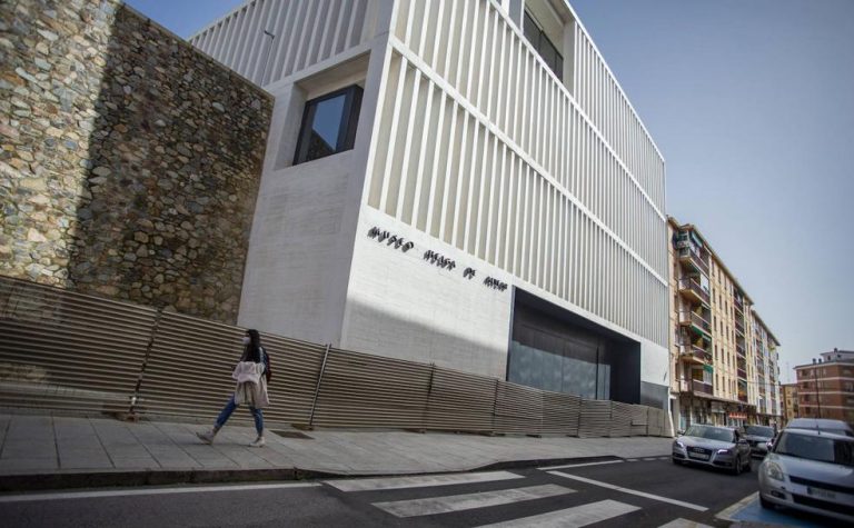 Los Reyes inauguran en Cáceres el Museo Helga de Alvear