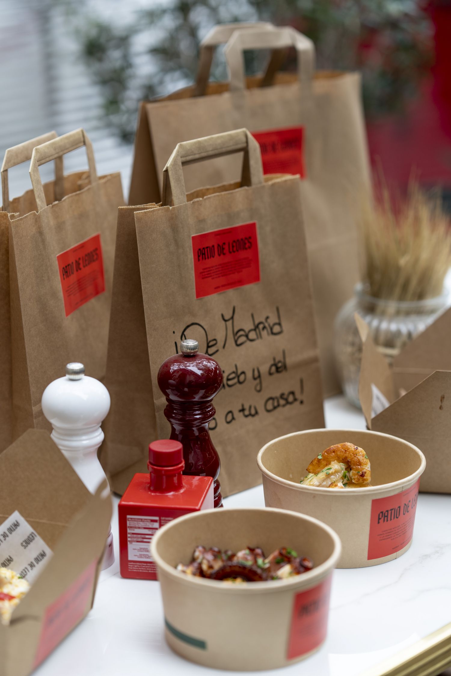 Llévate la taberna a casa con el nuevo delivery de Patio de Leones 5 Madrid