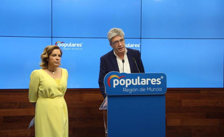PP Murcia abre un registro de sus cargos para demostrar que ninguno se ha saltado protocolo de vacunación