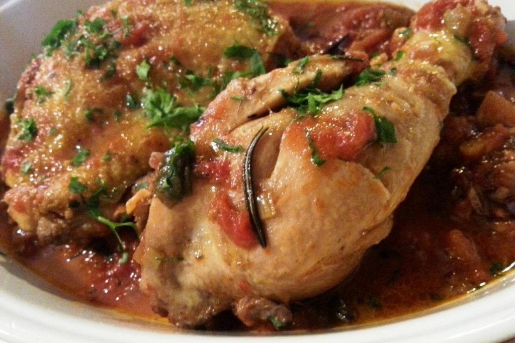 Pollo a la cazadora: el manjar campestre en tu mesa 59 ¿Cómo se originó este manjar campestre?