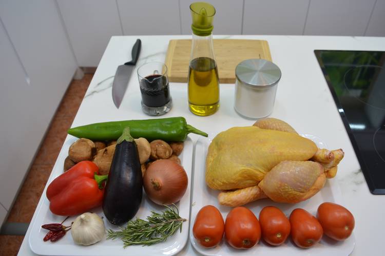 Pollo a la cazadora: el manjar campestre en tu mesa 61 Los ingredientes que necesitaremos para esta receta son: