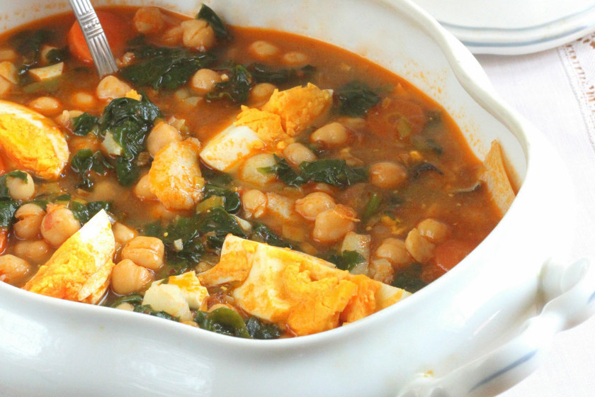 ¿Cuáles son los pasos para preparar el potaje de vigilia?