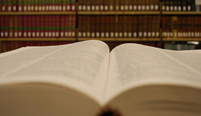 Rango jerárquico de un decreto real