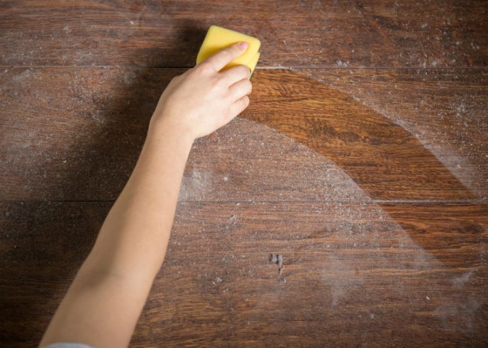 Cómo eliminar el polvo en casa 1 Realiza limpiezas regulares