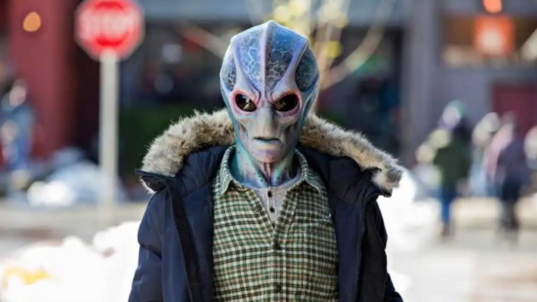 Resident Alien: la combinación perfecta de Doctor en Alaska y E.T