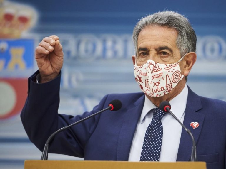 Revilla: Se podría desconfinar Cantabria en Semana Santa si se vacuna a mas del 15% de la población