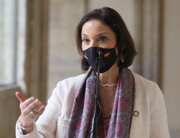 Reyes Maroto se inhibe en el expediente de la OPA de IFM sobre Naturgy