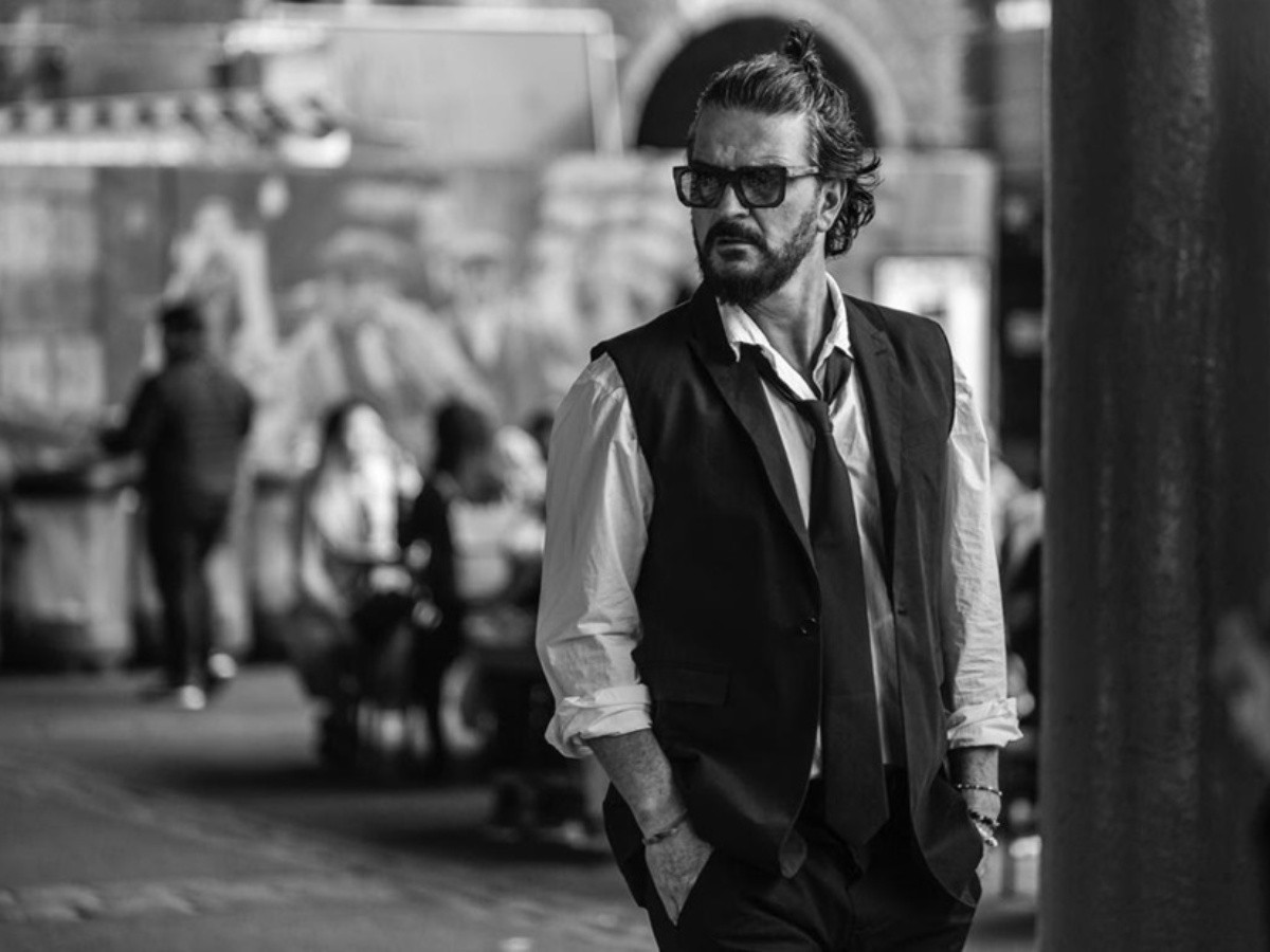 Ricardo Arjona en Covers demos y otras travesuras de blanco 1