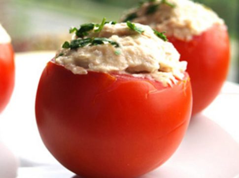 Tomate relleno de atún la cena más saludable cuando estás a dieta 1 Tomate relleno de atún: la cena más saludable cuando estás a dieta