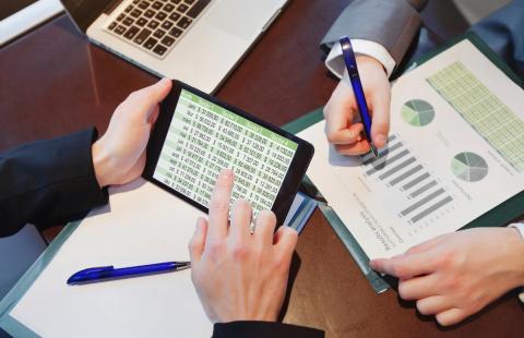 Trucos de Excel que te harán el trabajo más fácil 31 Transponer datos de una fila a una columna