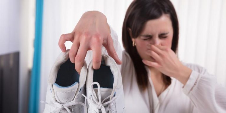 Cómo eliminar el mal olor de tus zapatos