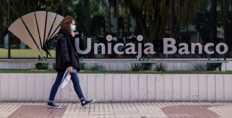 Unicaja Banco ahorrará 192 millones tras la fusión con Liberbank