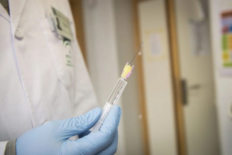 El Sindicato de Enfermería pide que la vacunación en grandes recintos sea 