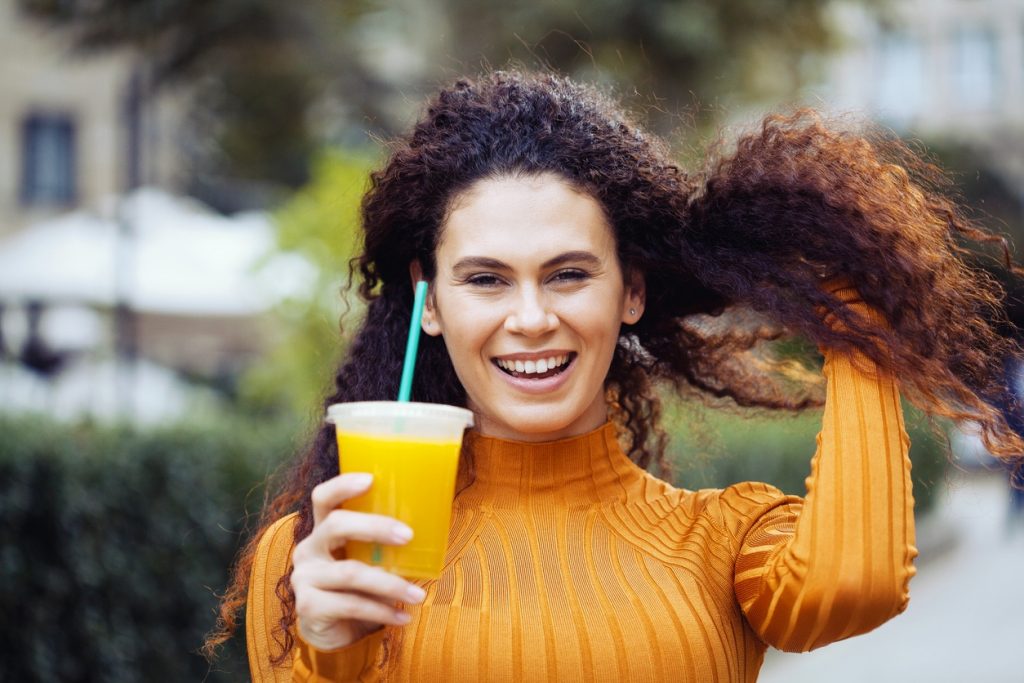 Vitamina C: Dónde se encuentra y cómo tomarla para evitar la caída del pelo