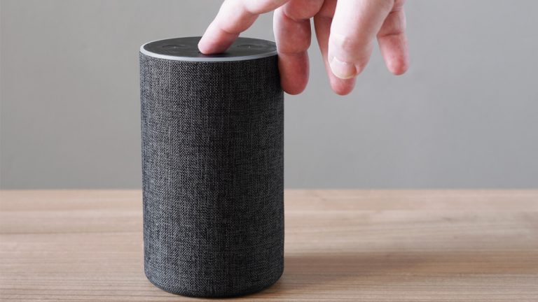 Altavoces inteligentes con Alexa que puedes comprar a precio de ganga