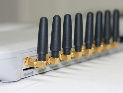 Cómo amplificar la señal de WiFi 2 Posiciona las antenas del WiFi