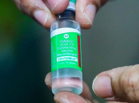 astrazeneca-vacuna Enfermeros aseguran que la vacuna de AstraZeneca es igual de