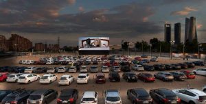 Autocine Zaragoza: 200 coches, food trucks y cine al aire libre en Puerto Venecia hasta el 6 de septiembre
