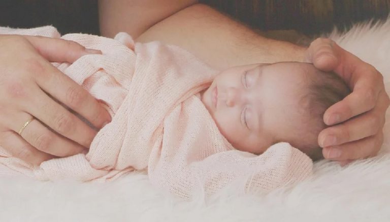 ¿Estás esperando un bebé? No te olvides de estas prendas