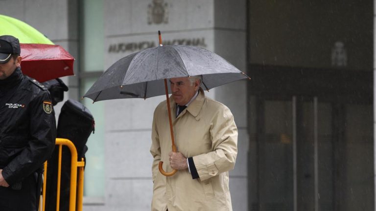 El ingreso por neumonía del acusado de la 'caja b' hace peligrar la reanudación del juicio